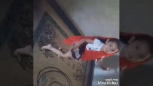 Девочка трёх лет танцует песню пия пия