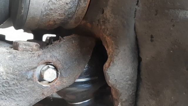 Замена нижних шаровых на Митцубиси Паджеро Спорт 1.