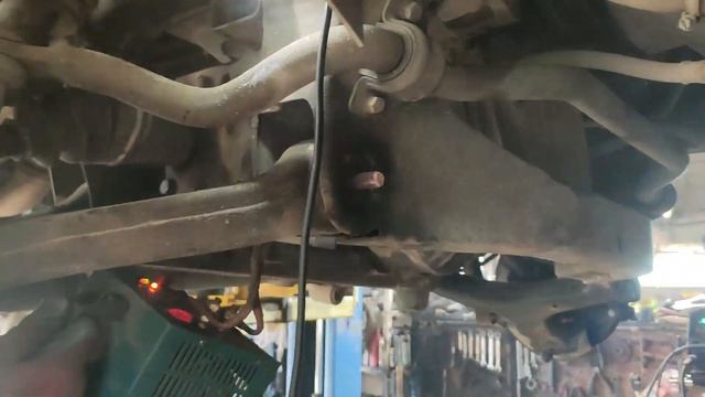 SsangYong Rexton W замена нижних рычагов и рулевых наконечник? смотреть онлайн