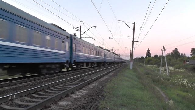 Электровоз ЧС7-028 с фирменным поездом "Сож" смотреть онлайн