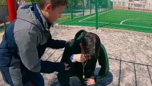 ПАША ЛЯМ БЫЛО ПРИКОЛ ТОМ СЕСТРА ПОКАЗЫВАЛА ФАК