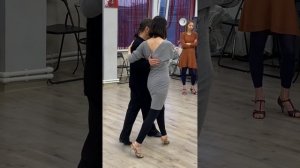 Учебная комбинация: "Parada"+"americana". Уроки танго для начин?