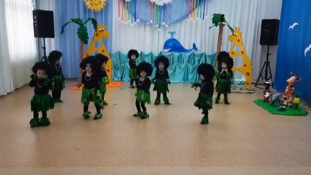танец "Күннээх Африкаҕа", мл.гр. "Ымыычаан" 2-3 года смотреть онлайн