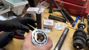 ЗАМЕНА ПОДШИПНИКОВ И САЛЬНИКОВ МКПП SUZUKI JIMNY.