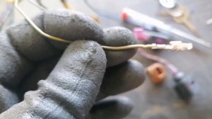 Как разобрать двухпиновый разъём форсунки на Ауди А4, ?