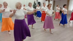 "Рябиновые бусы" танц. коллектив "Серебряный возраст" ?