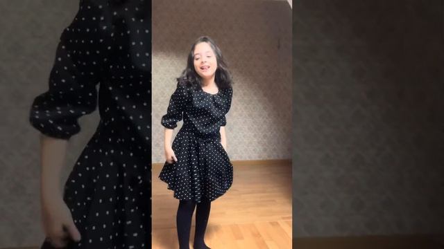 8 летняя Вика танцует по веселую армянскую песню #армя? смотреть онлайн