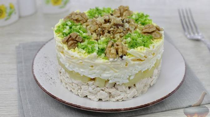 Для милых дам. САЛАТ "ДАМСКИЙ КАПРИЗ" С КУРИЦЕЙ И АНАНАСАМИ