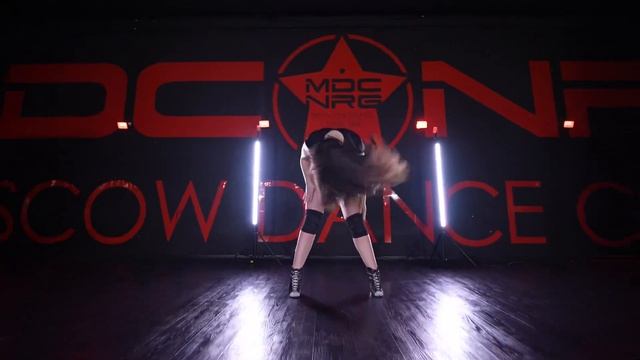 High heels. Dance. Танец. Голая смотреть онлайн