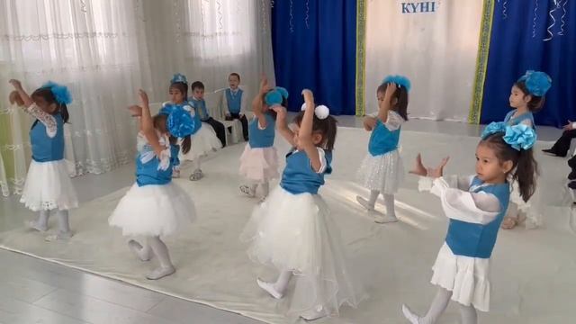Әл-қиса күйіне Қазақ би 😍 Балабақша. Танец девочек де? смотреть онлайн