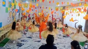 Осенний праздник.Вход танец с ленточками.Муз рук Таба?