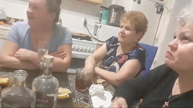 Пришли Гости. Нежданчик смотреть онлайн