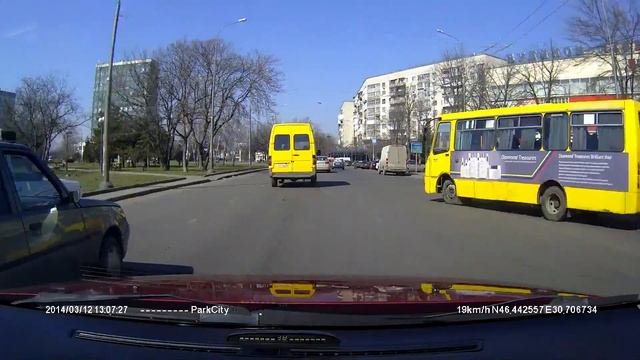 Внимание! Девушка-ученик за рулем "Таврии" - это опасно!