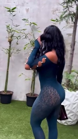 bqKsAdAJv2I - Stunning tight classy jumpsuit： Street style outfit idea #fashion  #style #outfit #sho