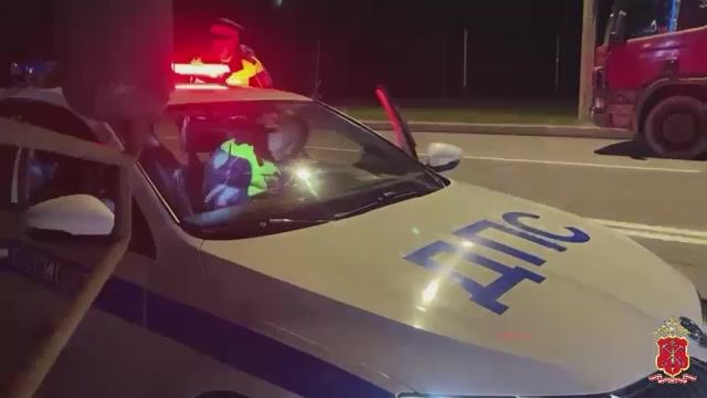 «Дрифт отменяется!»: Полиция Петербурга разогнала сходку стритрейсеров на улице Потапова