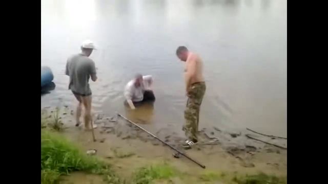 Пьяные ИДИОТЫ на рыбалке Супер прикол!