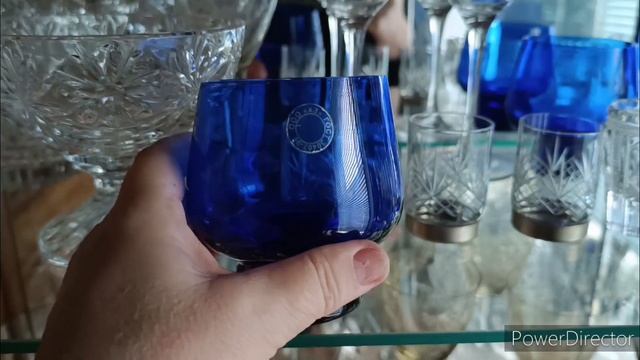 Остатки посуды старого советского шкафа. Часть отдали смотреть онлайн