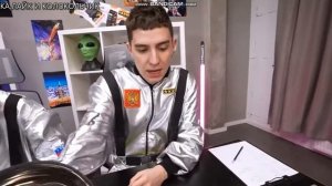 Момент из А4 КОСМИЧЕСКАЯ vs НАСТОЯЩАЯ ЕДА ЧЕЛЛЕНДЖ !