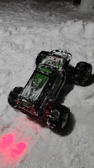 Как работают блокировки дифференциалов Summit 1\8 _Traxxas смотреть онлайн