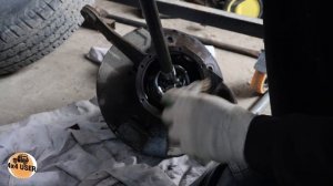 Замена САЛЬНИКА  передней полуоси на SUZUKI JIMNY