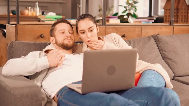 59-летняя ЖЕНЩИНА в ШОКЕ от МОЛОДОГО КУРЬЕРА! Правдивая