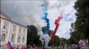 Триколор из дыма на день флага 2024. Пиротехническое шоу