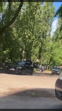 РАССТРЕЛИВАЛ ПТИЦ: мужчина расстреливал птиц прямо около детского сада №141.