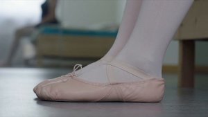 Дочь уборщицы позвали танцевать ради насмешки. Но спу?