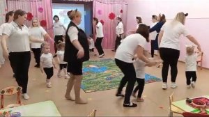 Общий танец " Я убегу, убегу"