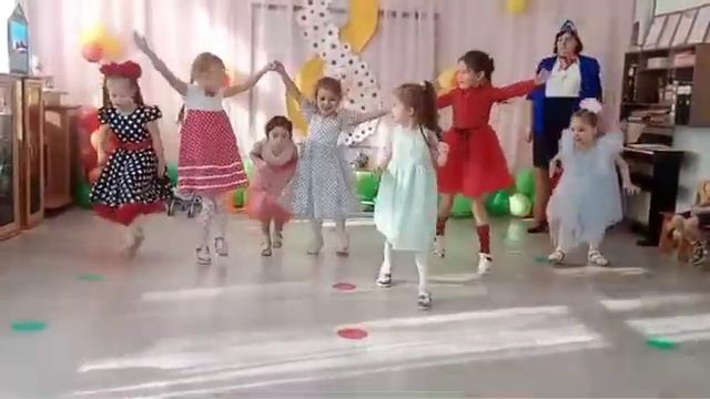 Владка шоколадка .Танец мамам на 8 марта #владкашокола?