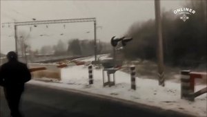 СМЕРТИ на ЖД ПЕРЕЕЗДЕ! ЖЕСТЬ! 18+!