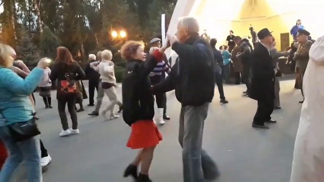 Миллионы самых нежных рук а твои лучше!!!💃🌹 Танцы в п? смотреть онлайн