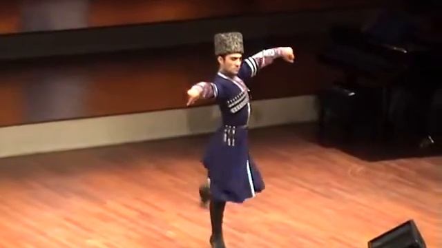 Чеченский танец Мансур Мусаев смотреть онлайн