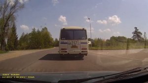 Подрезал перед ж/д переездом в Пскове