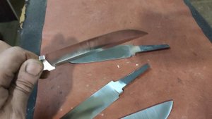 Одна из лучших сталей для охотничьего ножа ДИ90МП.