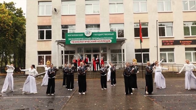 АРТ-месседж (массовый танец) "Мир профессий-это круто!" смотреть онлайн