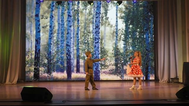 Храмцова Ксения и Палочкин Егор 10 лет - Солдат молоден