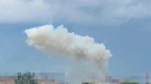 Район порта Одессы окутал белый дым после мощного взрыва: видео