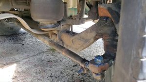 Замена рулевых наконечников поперечной тяги на Volvo VNL 7