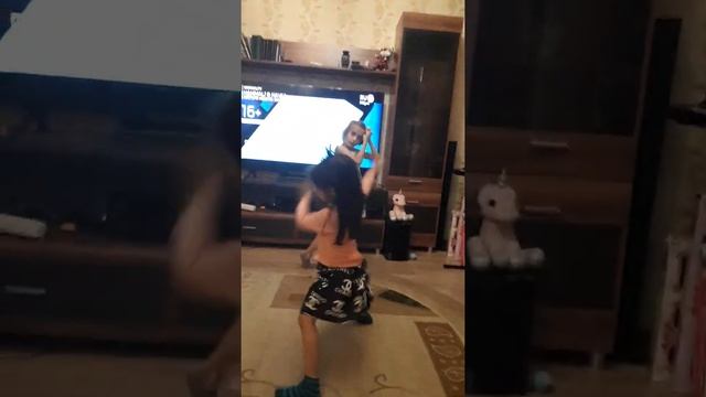 ДИАНА ПОКАЗЫВАЕТ ТАНЕЦ ЖИВОТА. смотреть онлайн