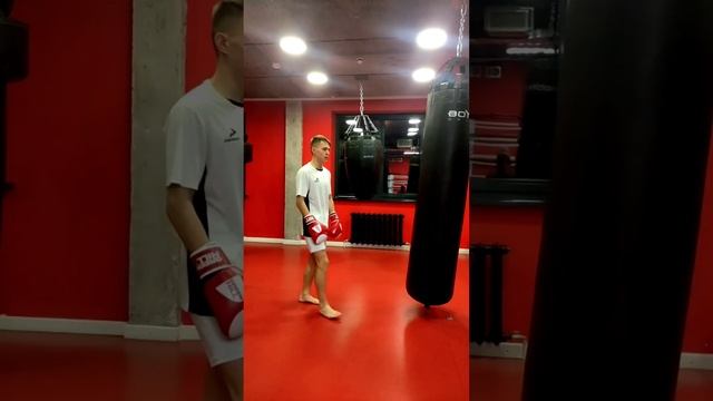 Взрывная мощь ног у боксеров. Толчек ногой - хороший удар!