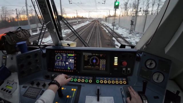 🚄 200 км/ч на поезде! Как проходит день машиниста поезд? смотреть онлайн