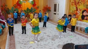 Весёлый танец ,,Танцуй Россия,,