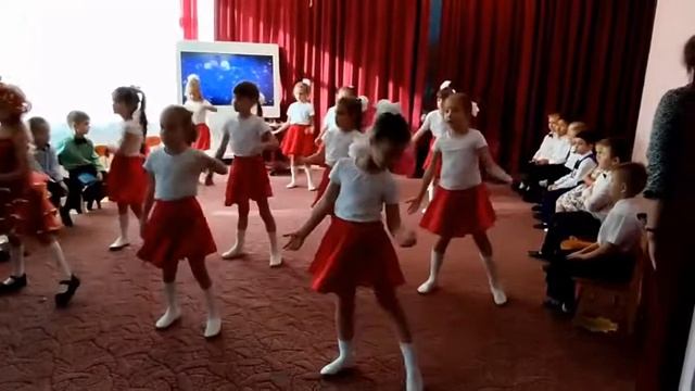 Кружок "Чирлидинг": команда "Карамельки" смотреть онлайн