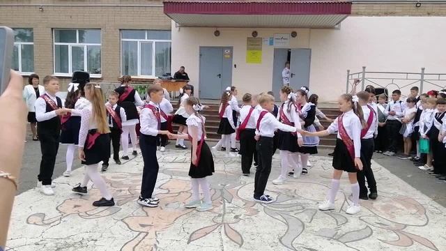 Выпускной танец 4б класс Гимназии смотреть онлайн