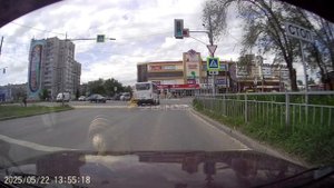 🤬 Очередная маршрутка с номером 52  нарушает ПДД на перекрёстке Камышинская - Рябикова или ПДД марш