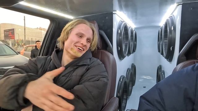 ВКЛЮЧАЮ НЕЗНАКОМЦАМ С УЛИЦЫ ЖЕСТКИЙ БАСС: РЕАКЦИЯ НА А смотреть онлайн