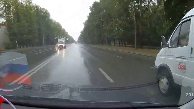 Видеорегистратор DEXP EX-210S. День. Дождь. смотреть онлайн