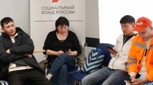 Путин подписал закон об эксперименте по регистрации мигрантов через приложение