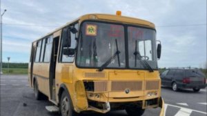 В Подмосковье микроавтобус с детьми столкнулся с автомобилями и перевернулся